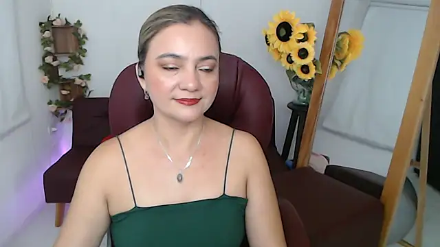 Snapshot of ana_milf chatting on 06.18.26 ana milf online show from 06.18.26