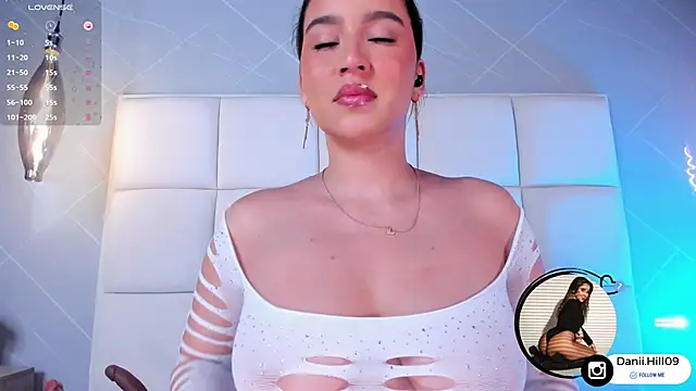 Snapshot of danii_hill_ chatting on 09.11.25 danii hill online show from 09.11.25