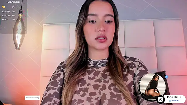 Snapshot of danii_hill_ chatting on 12.20.25 danii hill online show from 12.20.25