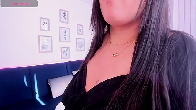 Snapshot of serenna_se chatting on 12.31.24 serenna se online show from 12.31.24