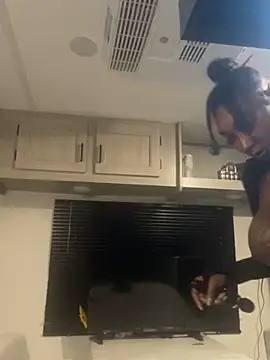 CUMQUEEN-XXX69 online show from 09.20.25