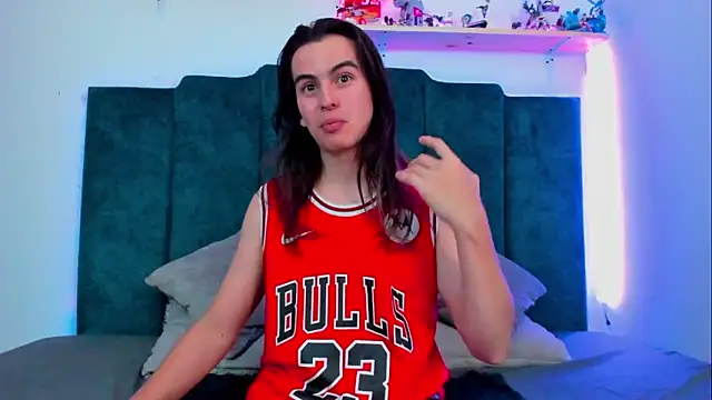 Snapshot of sky_link_ chatting on 03.19.25 sky link  online show from 03.19.25