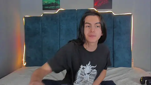 Snapshot of sky_link_ chatting on 10.17.25 sky link  online show from 10.17.25