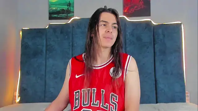 Snapshot of sky_link_ chatting on 10.20.25 sky link  online show from 10.20.25