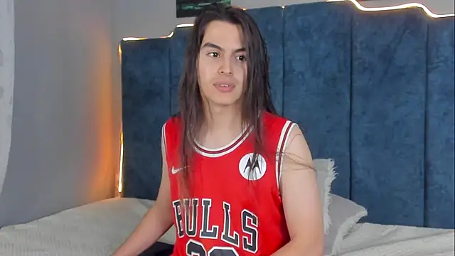 Snapshot of sky_link_ chatting on 10.27.25 sky link  online show from 10.27.25