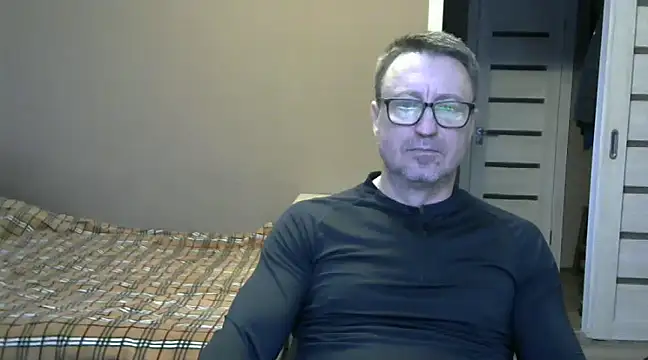 Snapshot of HarrySnake chatting on 12.12.24 HarrySnake online show from 12.12.24