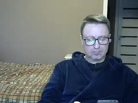 Snapshot of HarrySnake chatting on 12.20.24 HarrySnake online show from 12.20.24