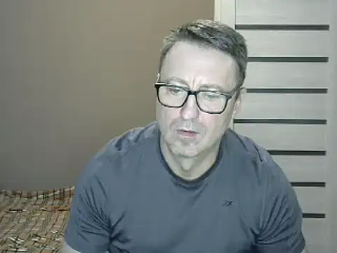 Snapshot of HarrySnake chatting on 12.26.24 HarrySnake online show from 12.26.24