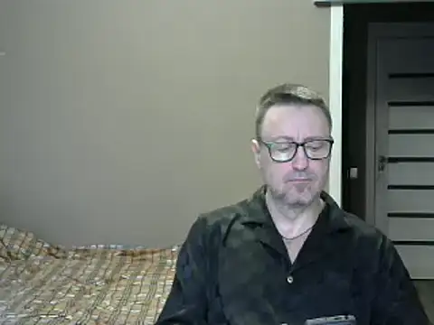 Snapshot of HarrySnake chatting on 02.11.25 HarrySnake online show from 02.11.25