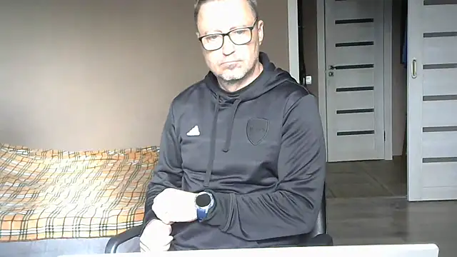 Snapshot of HarrySnake chatting on 03.19.25 HarrySnake online show from 03.19.25