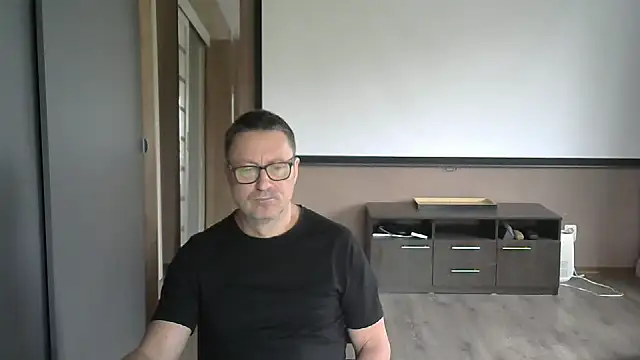 Snapshot of HarrySnake chatting on 10.02.25 HarrySnake online show from 10.02.25