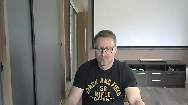 Snapshot of HarrySnake chatting on 10.08.25 HarrySnake online show from 10.08.25