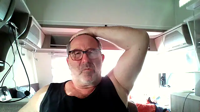Snapshot of gillou1234 chatting on 07.27.26 gillou1234 online show from 07.27.26