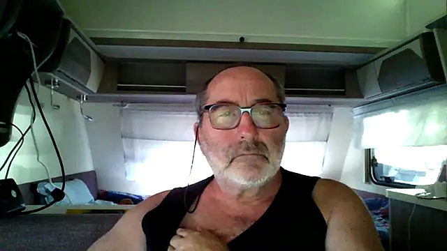 Snapshot of gillou1234 chatting on 07.28.26 gillou1234 online show from 07.28.26