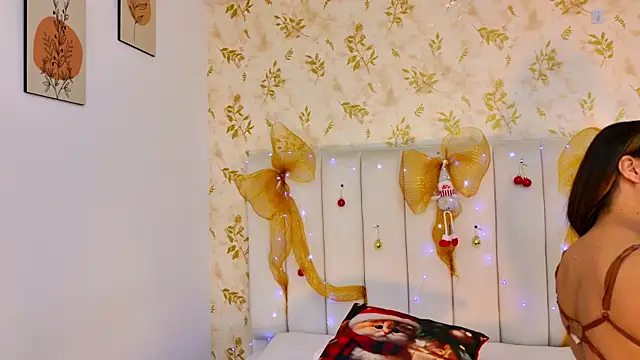 Sara Desire online show from 12.14.25