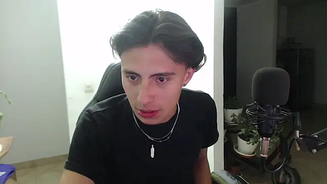 Snapshot of jay_dimarco2 chatting on 11.21.25 jay dimarco2 online show from 11.21.25