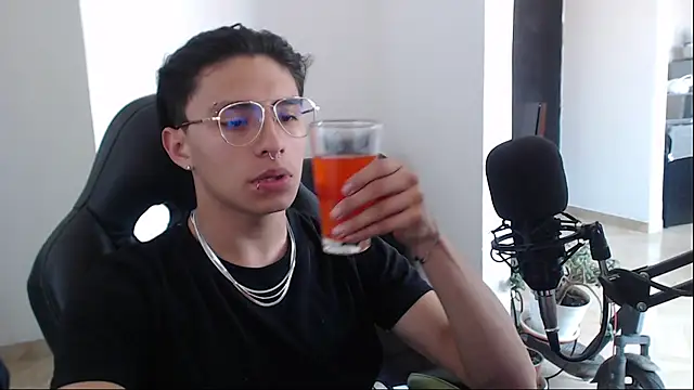 Snapshot of jay_dimarco2 chatting on 12.14.25 jay dimarco2 online show from 12.14.25