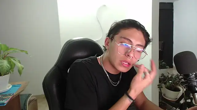 Snapshot of jay_dimarco2 chatting on 01.10.26 jay dimarco2 online show from 01.10.26