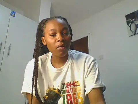 Snapshot of _Becky002 chatting on 05.20.26 Becky002 online show from 05.20.26