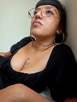 cute hollywood online show from 05.26.26