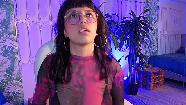 cute hollywood online show from 06.16.26