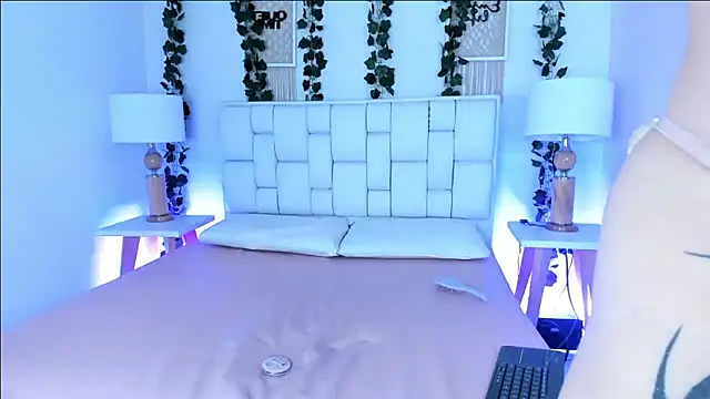 Snapshot of SophieHill_gh chatting on 01.18.25 SophieHill gh online show from 01.18.25