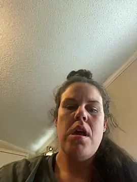 Snapshot of velvetta_ chatting on 12.28.24 velvetta online show from 12.28.24