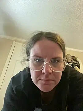 Snapshot of velvetta_ chatting on 01.05.25 velvetta online show from 01.05.25