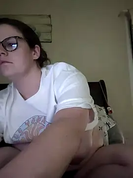 Snapshot of velvetta_ chatting on 03.08.25 velvetta online show from 03.08.25