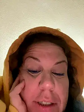 Snapshot of velvetta_ chatting on 10.11.25 velvetta online show from 10.11.25