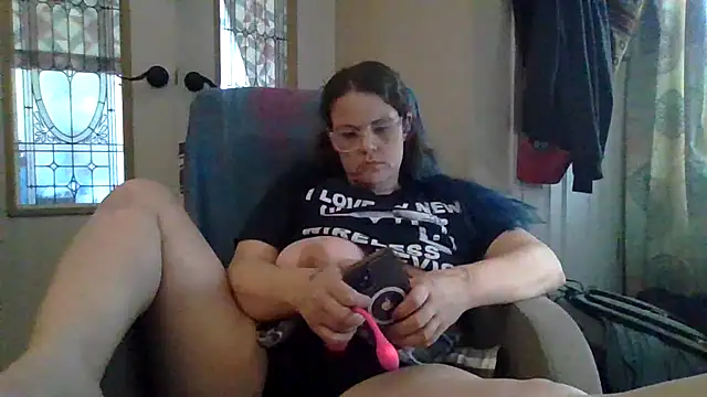 Snapshot of velvetta_ chatting on 10.15.25 velvetta online show from 10.15.25