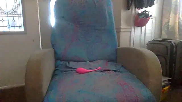 Snapshot of velvetta_ chatting on 10.19.25 velvetta online show from 10.19.25