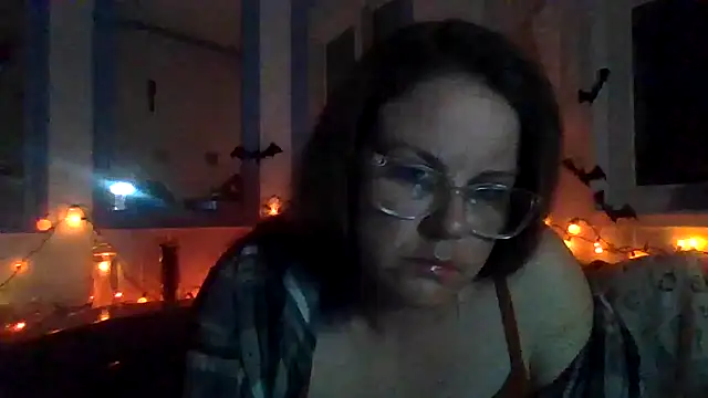 Snapshot of velvetta_ chatting on 10.29.25 velvetta online show from 10.29.25