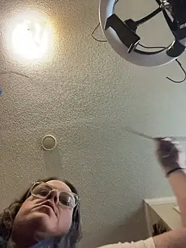 Snapshot of velvetta_ chatting on 10.30.25 velvetta online show from 10.30.25