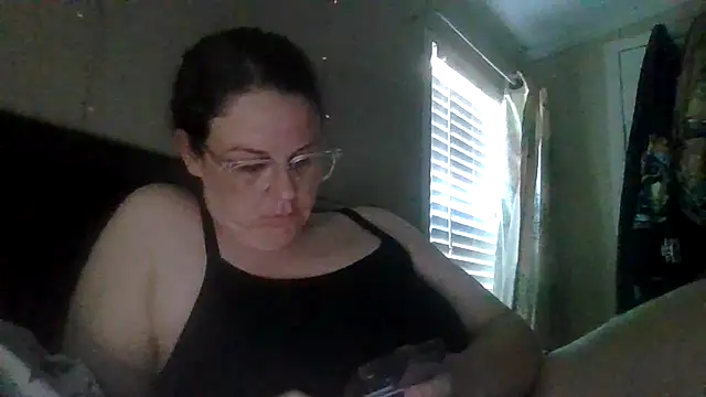 Snapshot of velvetta_ chatting on 11.22.25 velvetta online show from 11.22.25