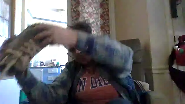 Snapshot of velvetta_ chatting on 12.19.25 velvetta online show from 12.19.25