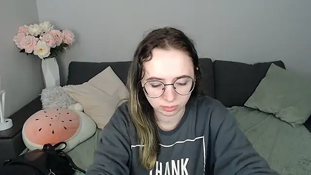 Snapshot of Mini_Diva chatting on 10.25.25 Mini Diva online show from 10.25.25