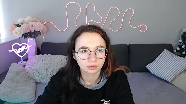 Snapshot of Mini_Diva chatting on 01.06.26 Mini Diva online show from 01.06.26