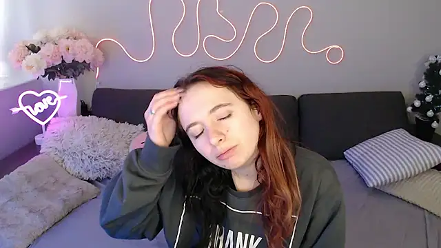 Snapshot of Mini_Diva chatting on 01.09.26 Mini Diva online show from 01.09.26