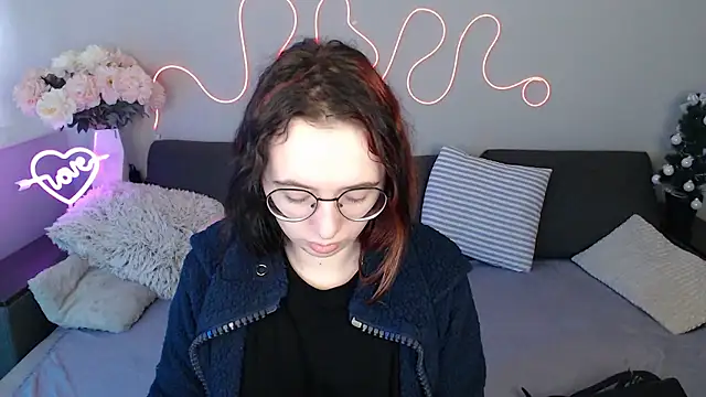 Snapshot of Mini_Diva chatting on 01.10.26 Mini Diva online show from 01.10.26