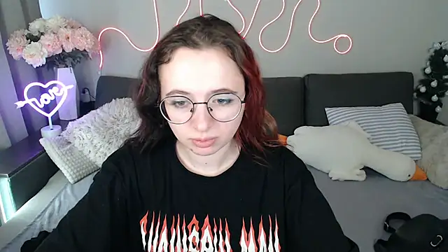 Mini Diva online show from 04.21.26