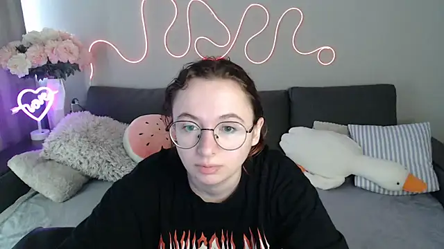 Mini Diva online show from 05.15.26