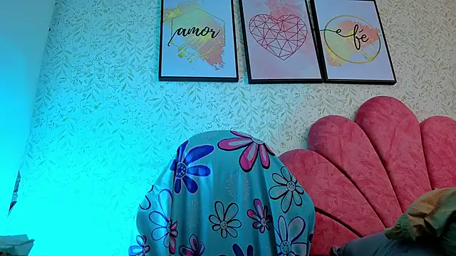 Snapshot of luly_pink chatting on 06.23.26 luly pink online show from 06.23.26