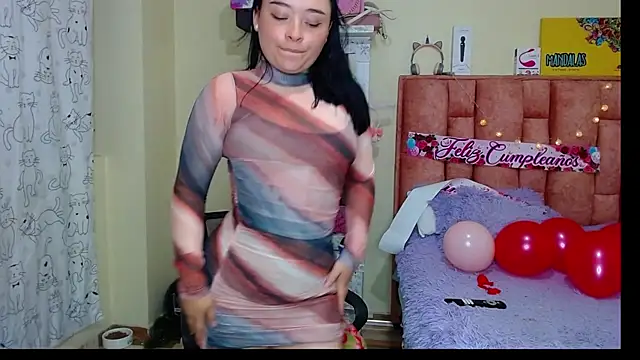 Snapshot of nahia__2 chatting on 12.21.24 nahia 2 online show from 12.21.24