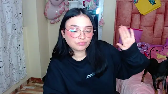 Snapshot of nahia__2 chatting on 02.19.25 nahia 2 online show from 02.19.25