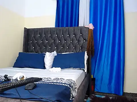 Snapshot of scarletdior chatting on 11.02.25 scarletdior online show from 11.02.25