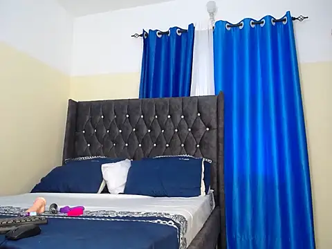 Snapshot of scarletdior chatting on 11.18.25 scarletdior online show from 11.18.25