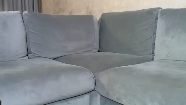 Snapshot of LuanaDess chatting on 12.20.25 LuanaDess online show from 12.20.25