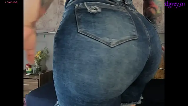 Snapshot of Scarlett_grey1 chatting on 12.30.24 Scarlett grey1 online show from 12.30.24