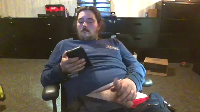 Snapshot of daddysmalldick502 chatting on 04.22.26 daddysmalldick502 online show from 04.22.26